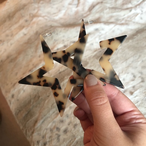 BIG STAR RESIN TORTOISE SHELL BROWN EARRINGS - Picture 2 of 4